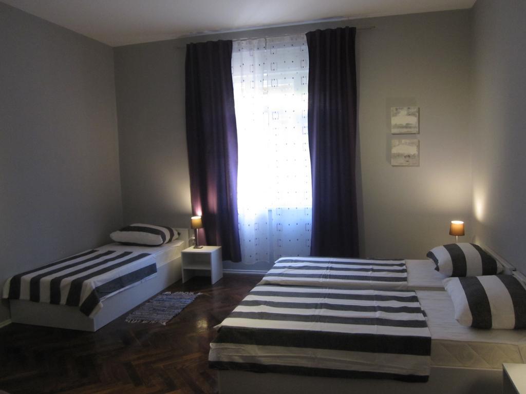 Guest House Ilona พูลา ภายนอก รูปภาพ